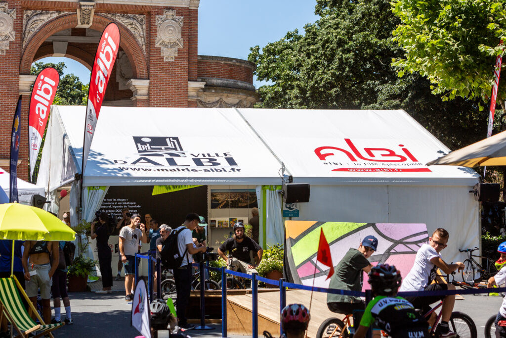 stand pour fan park du tour de france en occitanie
