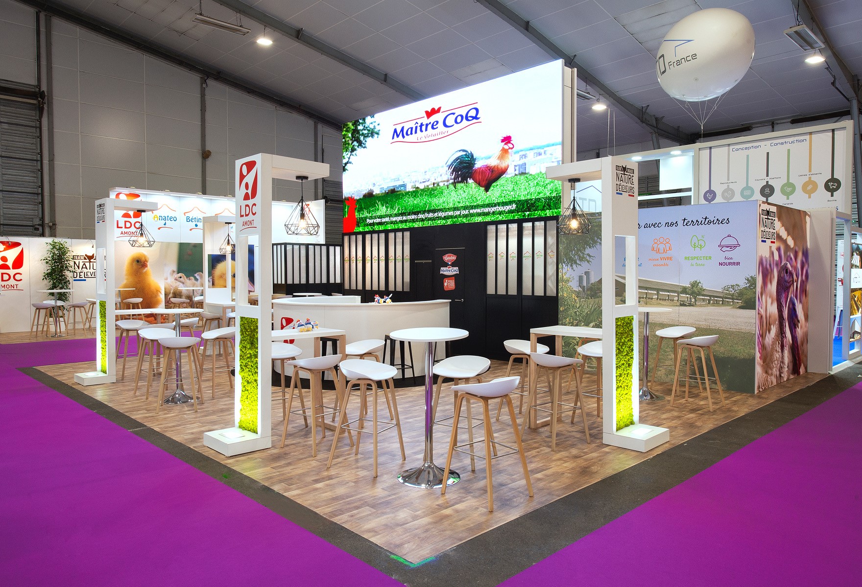 Pose d'écran Ledskin et structure betruss de bematrix - Groupe DesyTech au Space 2021 - Rennes