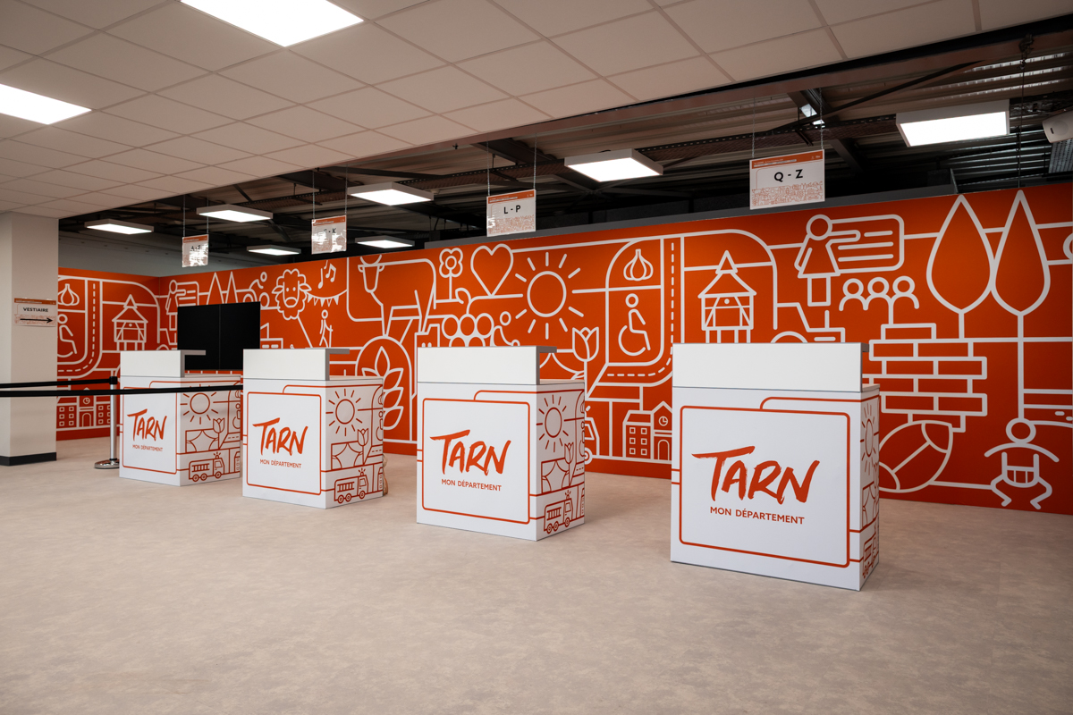 mobilier evenementiel personnalisé pour les Assises départementales du Tarn