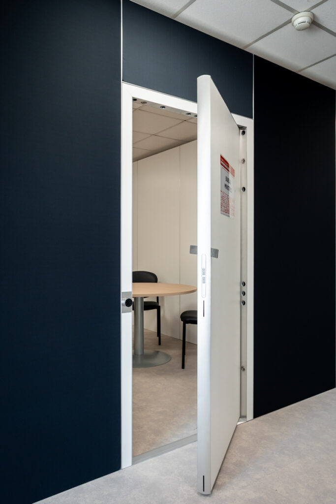 Stand modulaire avec réserve fermée pour événement professionnel